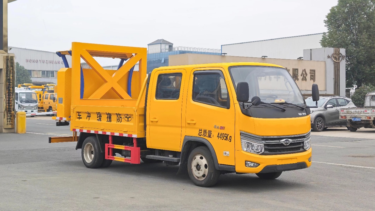 70K防撞緩沖車(chē)-藍(lán)牌福田70K 80K防撞緩沖車(chē)